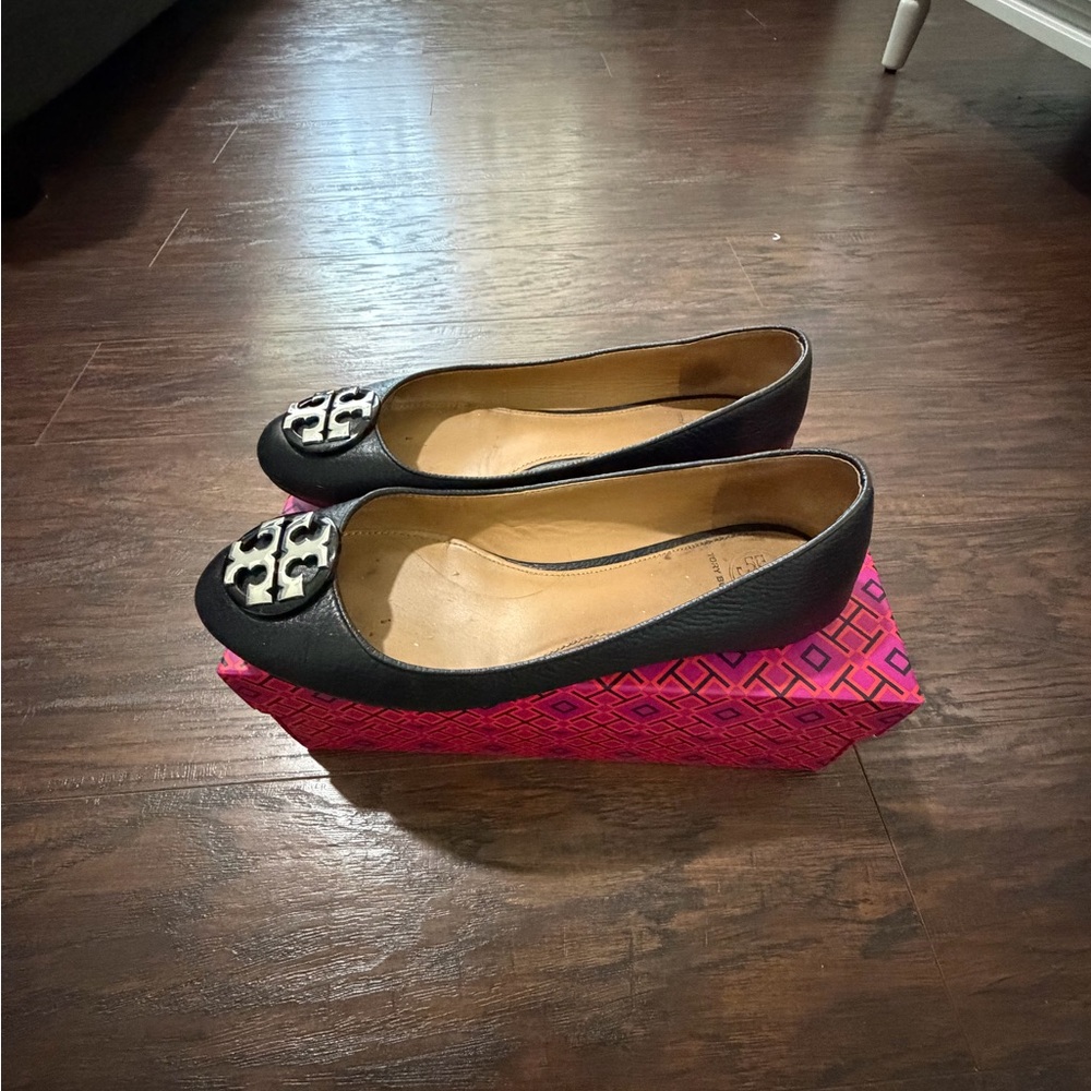 Tory Burch Black and Tan Women's Flats